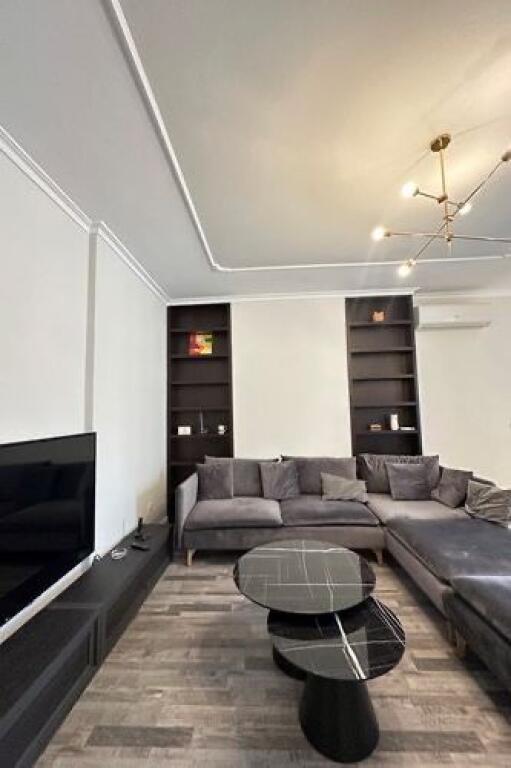 Apartamet per Qira 2+1+2 me post parkimi tek liqeni thate