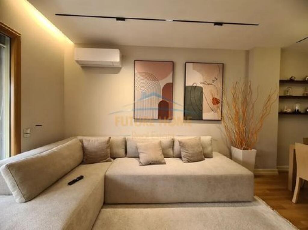 Qera,Apartament 2+1+post parkimi tek Liceu Artistik!