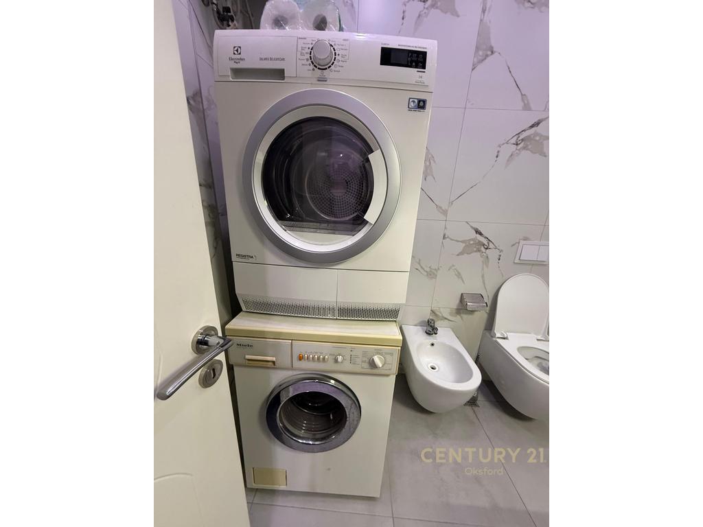 JAPIM ME QIRA STUDIO TEK BULEVARDI ZHAN DARK! Cmimi 320 euro,   ID e Pronës: OKS125057