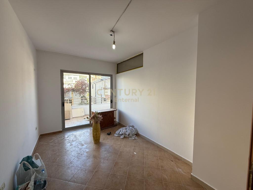 Apartament 2+1+2 Për Shitje te Fresku, Tiranë