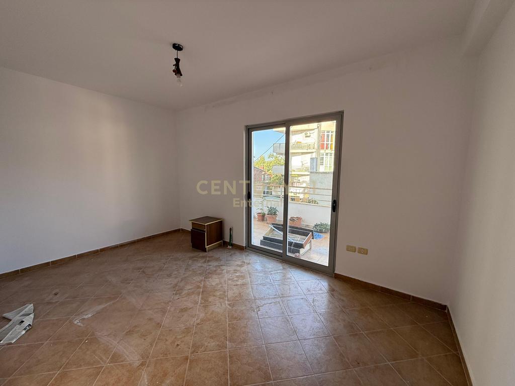 Apartament 2+1+2 Për Shitje te Fresku, Tiranë