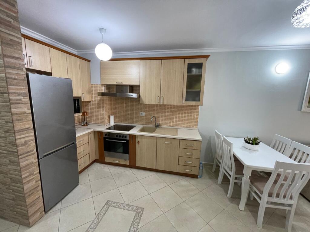 Apartament 2+1 me qira te Liqeni i Thate!