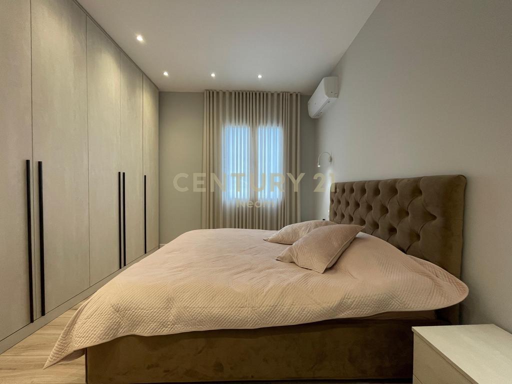 JEPET ME QIRA APARTAMENT 2+1 +1 POST PARKIMI  NE SAUK  