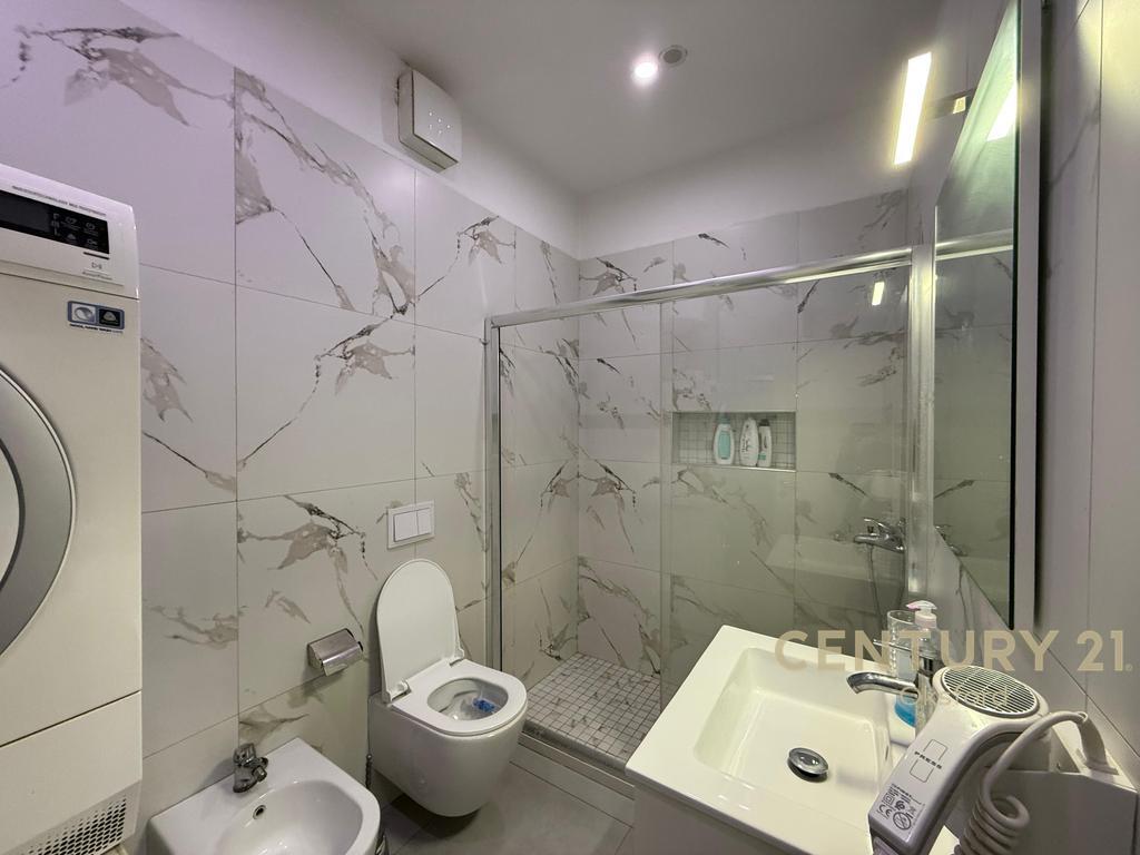 JAPIM ME QIRA STUDIO TEK BULEVARDI ZHAN DARK! Cmimi 320 euro,   ID e Pronës: OKS125057