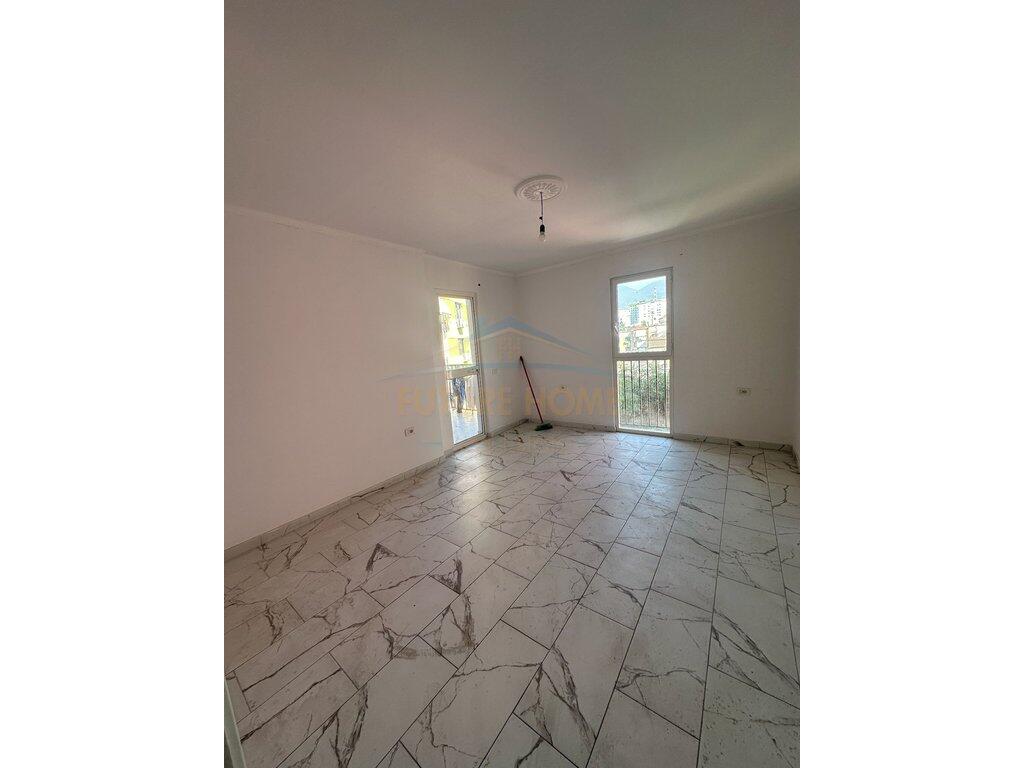 Shitet, Apartament 1+1, Rruga Mine Peza, Tiranë.