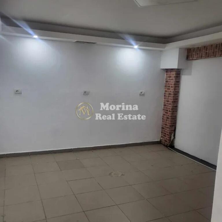 Qera, Ambjent Biznesi, te Komuna e Parisit, 450 euro/muaj.