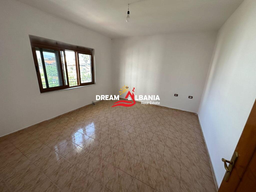 Jepet me qera vile 4 kateshe ne rrugen e Kavajes prane qendres Globe (ID 4251246)