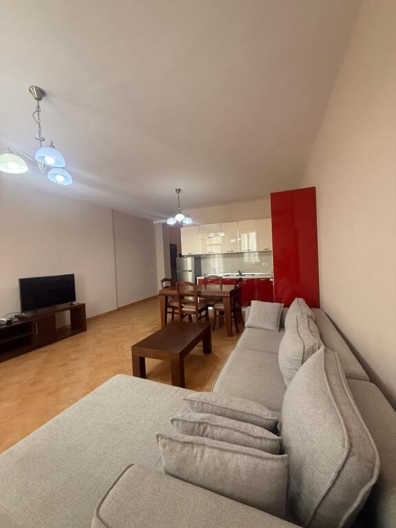 🏢Via Jordan Misja, vicino a Bar Kafe Europa, appartamento in affitto, 2+1, arredato. 60.000 Leke