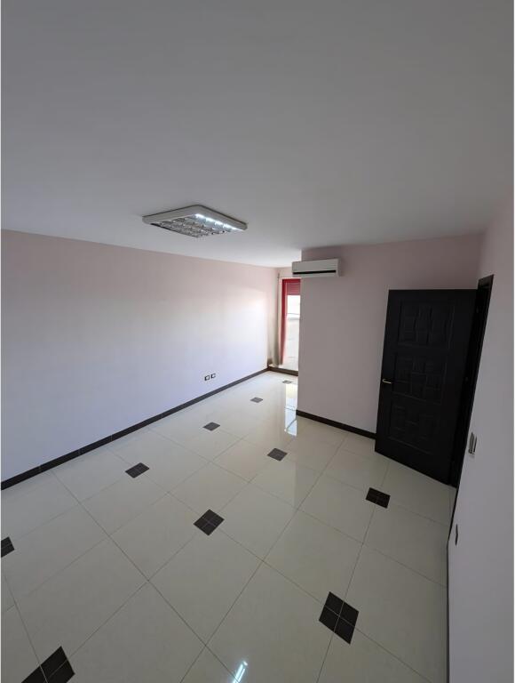 ​🏢 Mundësia Ekskluzive: Hapësirë Premium Multifunksionale për Biznesin Tënd në Zemër të Durrësit! 🚀