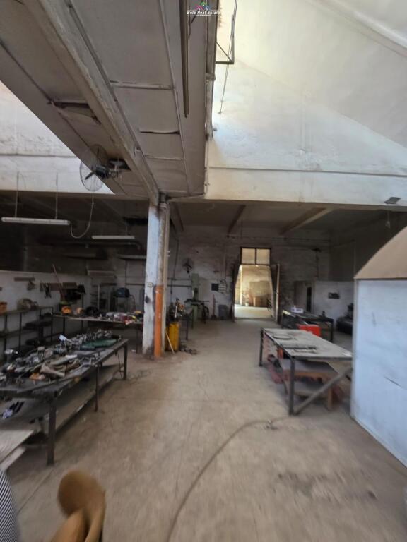 Magazine me Qera ne Kombinat (ID BM235) Tirane.