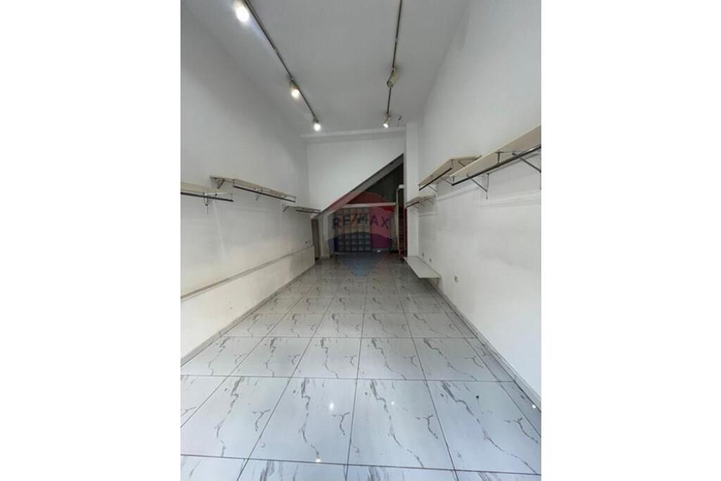 Shitet Dyqan në Zemër të Bllokut, Tiranë!