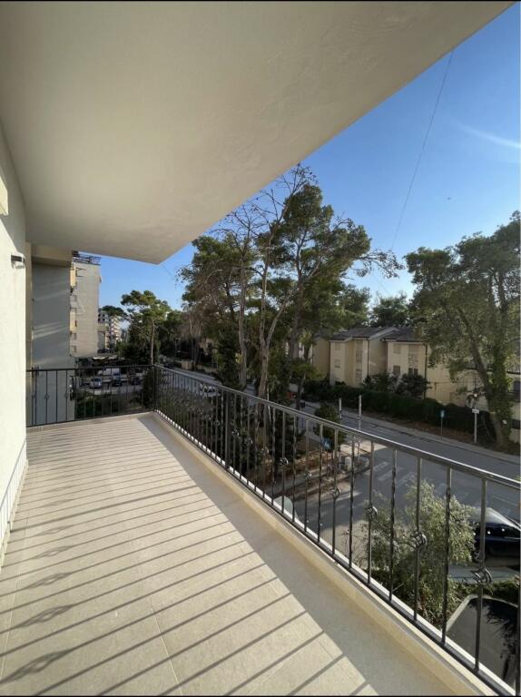 Shitet apartament 2+1 ne golem