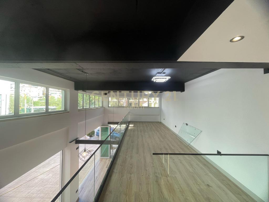 Affittasi Spazio 190 m2 presso il Lago Secco