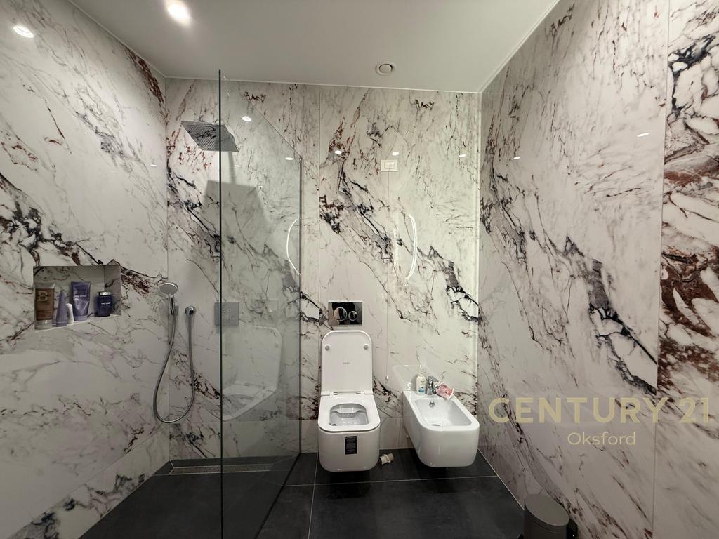 JAPIM ME QIRA APARTAMENT LUKSOZ+POST PARKIMI TEK REZIDENCA LAKE VIEW!