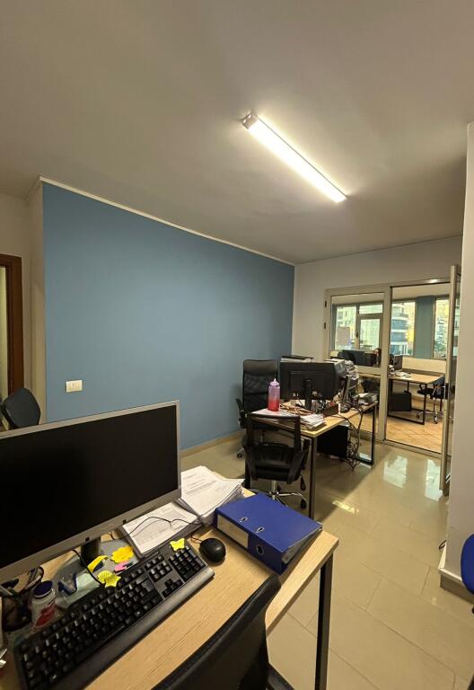 Ambient premium me qira tek Sheshi Skenderbej