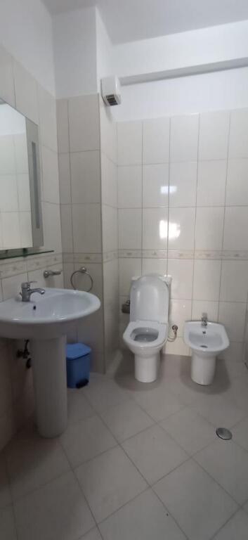 2+1,i mobiluar liqeni i thate,pamje nga liqeni,cmimi 700 euro