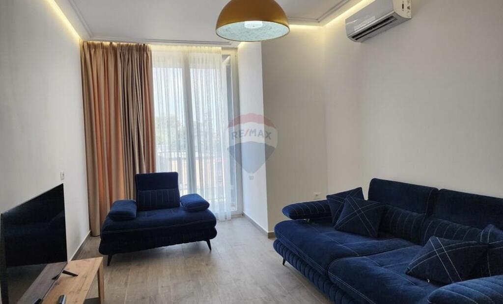 Jepet apartament me  Qira - Rruga 4 Dëshmorët, Tiranë