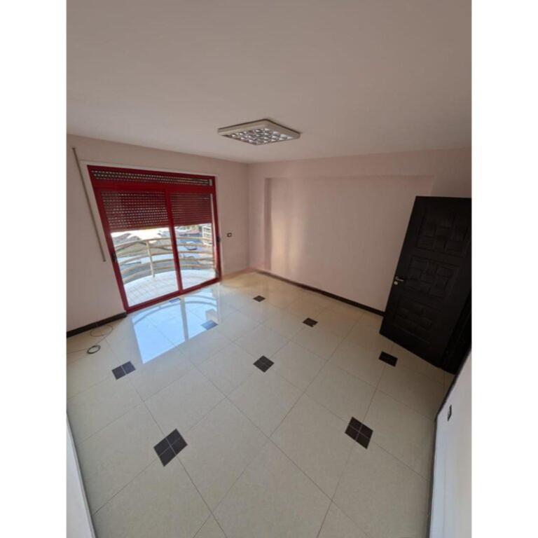 ​🏢 Mundësia Ekskluzive: Hapësirë Premium Multifunksionale për Biznesin Tënd në Zemër të Durrësit! 🚀