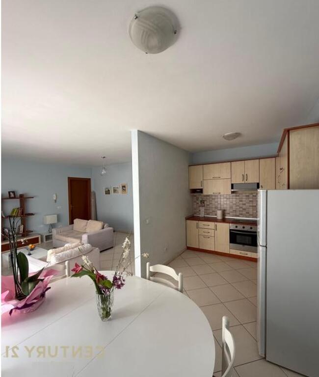 Apartament me qira  2+1+2 tek Rruga e Barrikdave