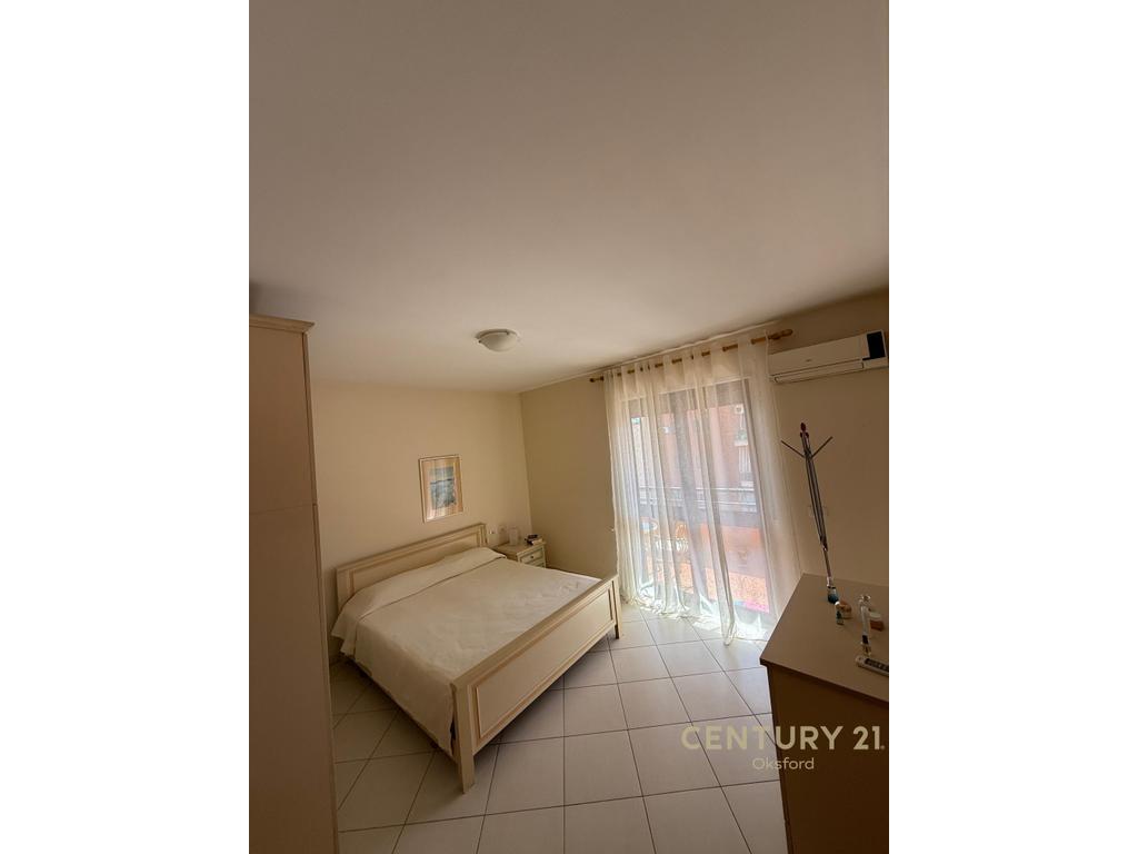 APARTAMENT 2+1+2 PER QIRA NE RRUGEN E BARRIKADAVE!