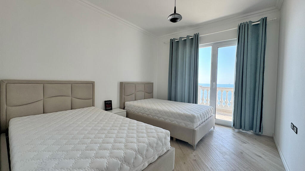 Qera Super Apartament 2+1 në Durrës, Plazh me pamje nga deti