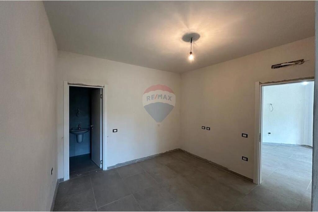 offer 2+1 apartment for sale near the dry lake.