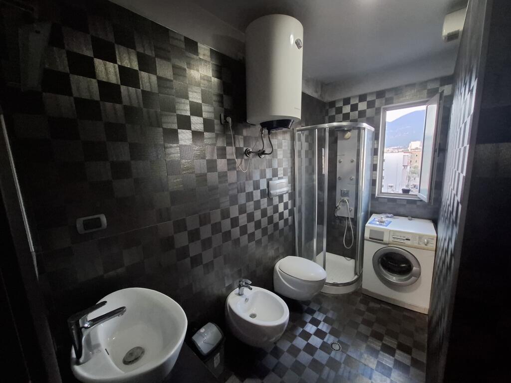 JEPET ME QERA APARTAMENT 2+1, rruga Bardhyl , Tirane