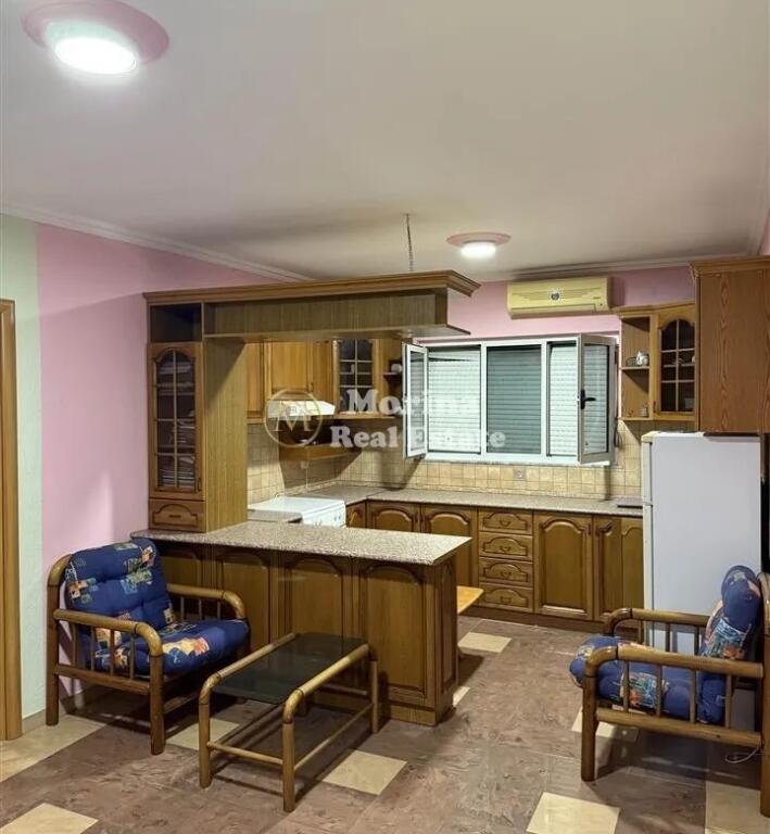 Qera, Apartament, 3+1, Xhamllik, 700 euro/muaj