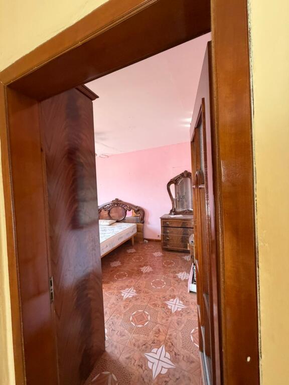 Shitet apartament 2+1 ne Laprake ( Prane Kmw )