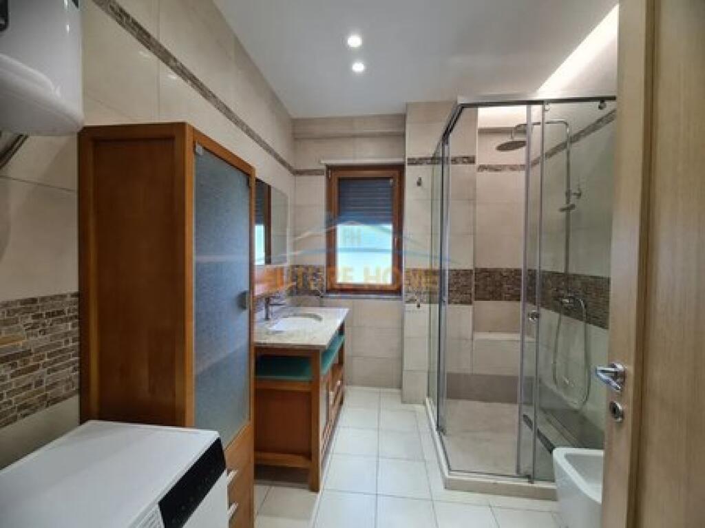 Qera,Apartament 2+1+post parkimi tek Liceu Artistik!