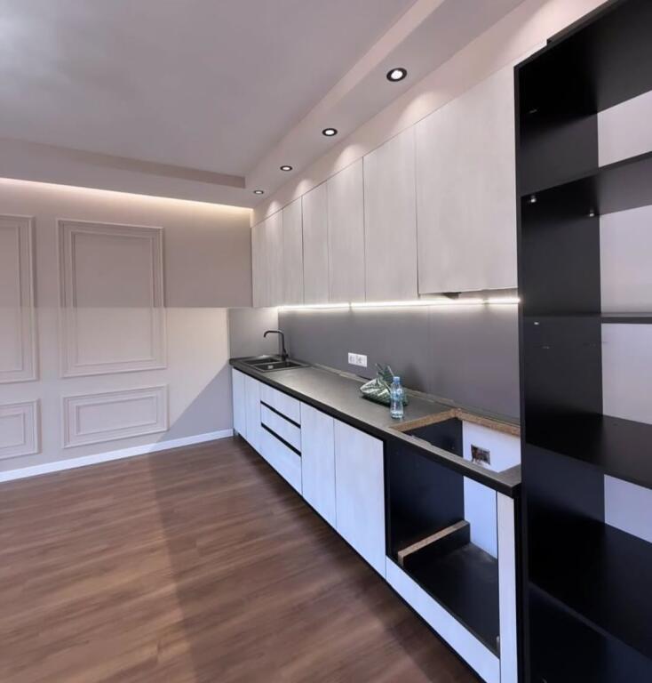 Vicino alla Via Kosovareve Vendesi appartamento 2+1+2 bagni