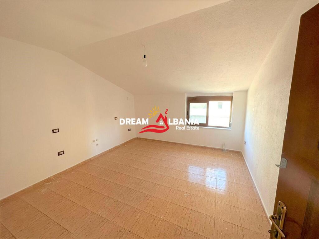 Jepet me qera vile 4 kateshe ne rrugen e Kavajes prane qendres Globe (ID 4251246)