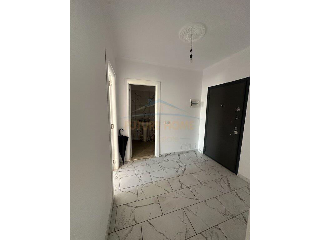 Shitet, Apartament 1+1, Rruga Mine Peza, Tiranë.