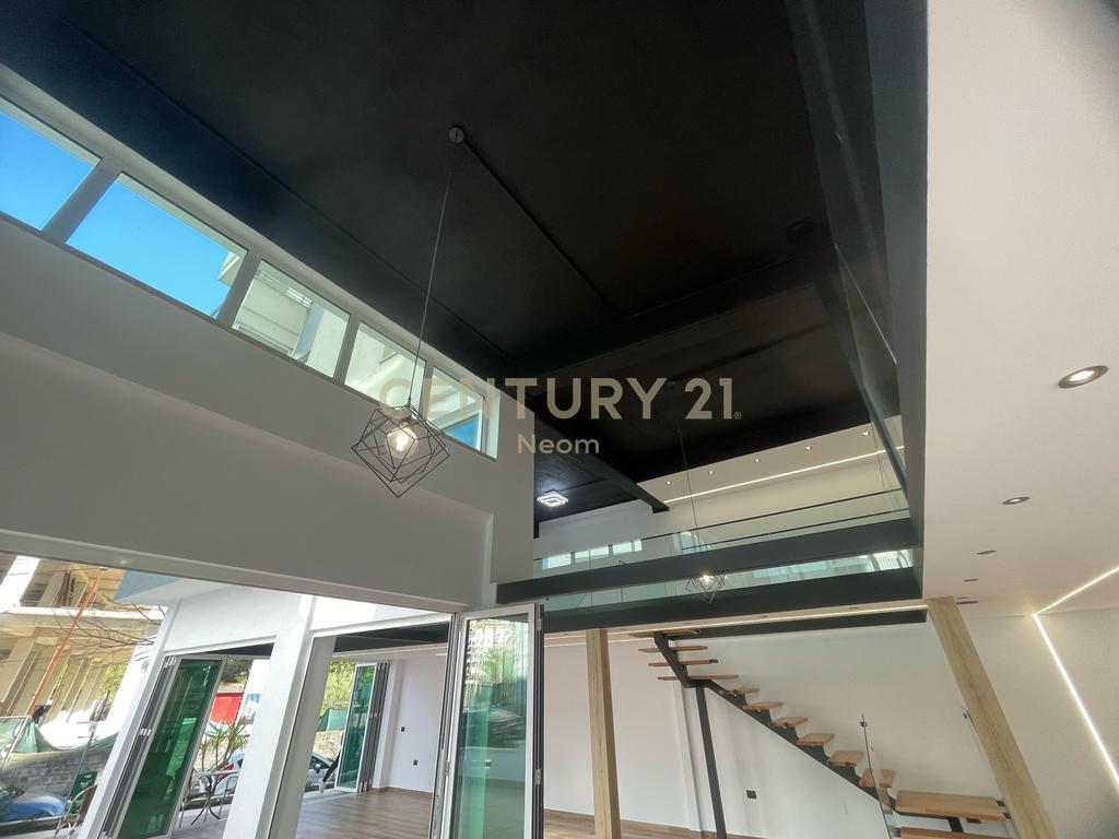 Affittasi Spazio 190 m2 presso il Lago Secco