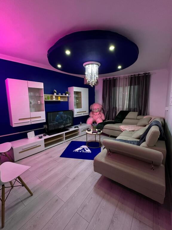 Pazari i ri, apartament 1+1 me qera 450 euro i diskutueshem