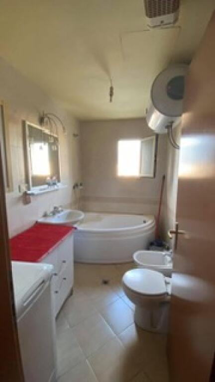 Jepet apartment 1+1 me qera rruge Bogdanve 600€