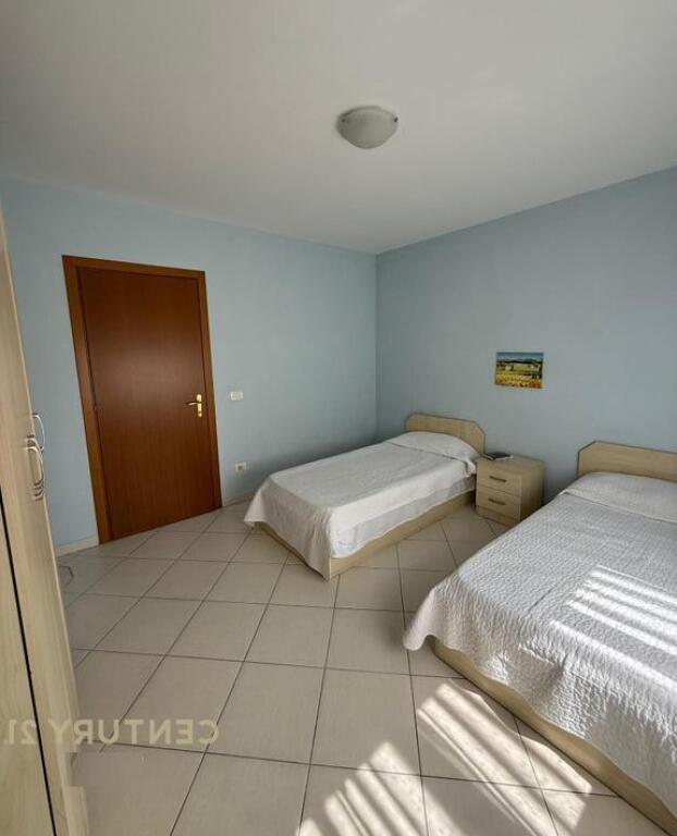 Apartament me qira  2+1+2 tek Rruga e Barrikdave