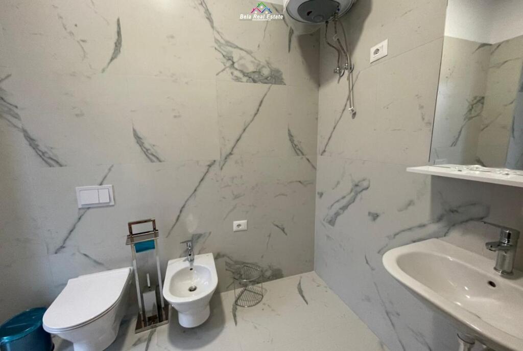 Apartament Me Qera 2+1 Tek Farmacia 10 (ID B2201530) Tirane