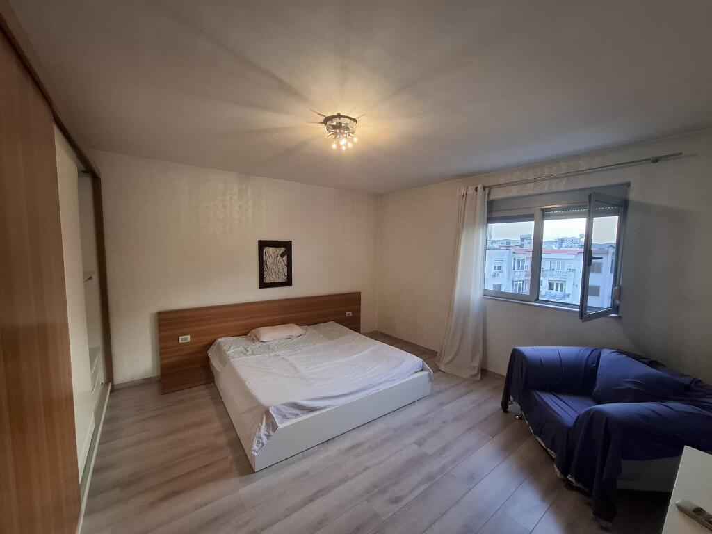 JEPET ME QERA APARTAMENT 2+1, rruga Bardhyl , Tirane