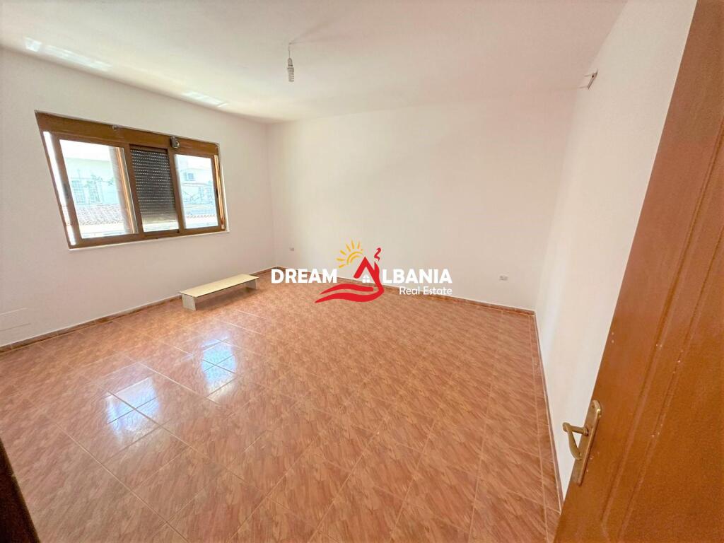 Jepet me qera vile 4 kateshe ne rrugen e Kavajes prane qendres Globe (ID 4251246)