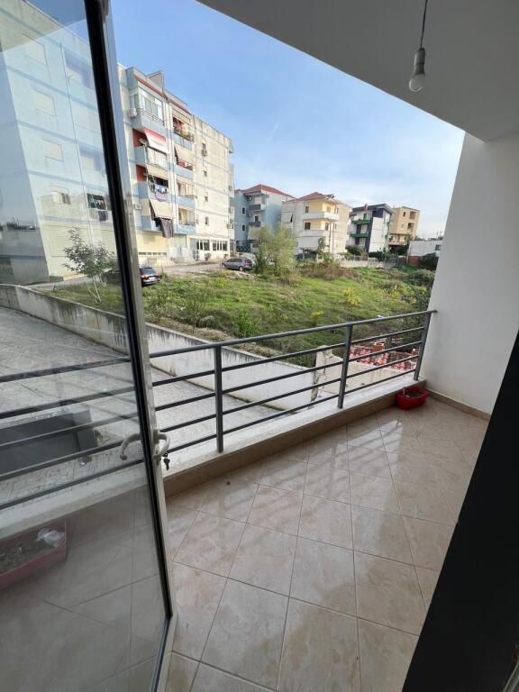 QERA, APARTAMENT 2+1 FRESKU, TIRANË