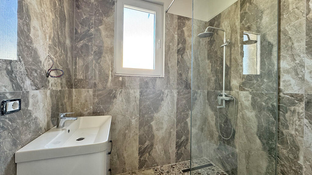 Qera Super Apartament 2+1 në Durrës, Plazh me pamje nga deti