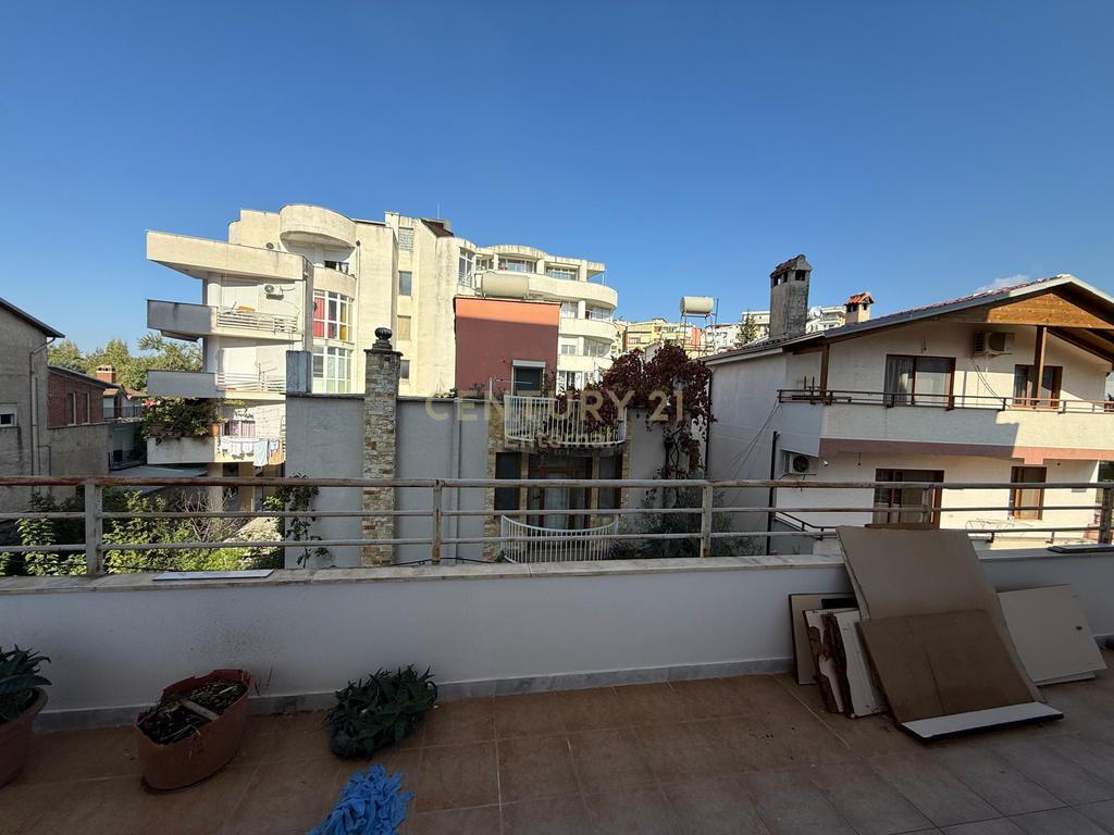 Apartament 2+1+2 Për Shitje te Fresku, Tiranë