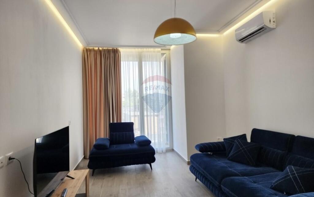 Jepet apartament me  Qira - Rruga 4 Dëshmorët, Tiranë