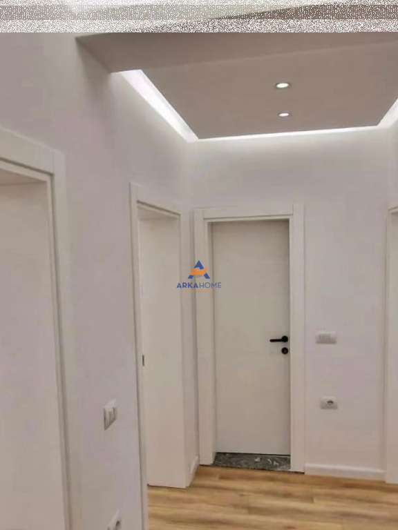 JEPET ME QERA AMBIENT PER ZYRE 120M2 "KAFE FLORA,RRUGA E DURRESIT" 900 EURO