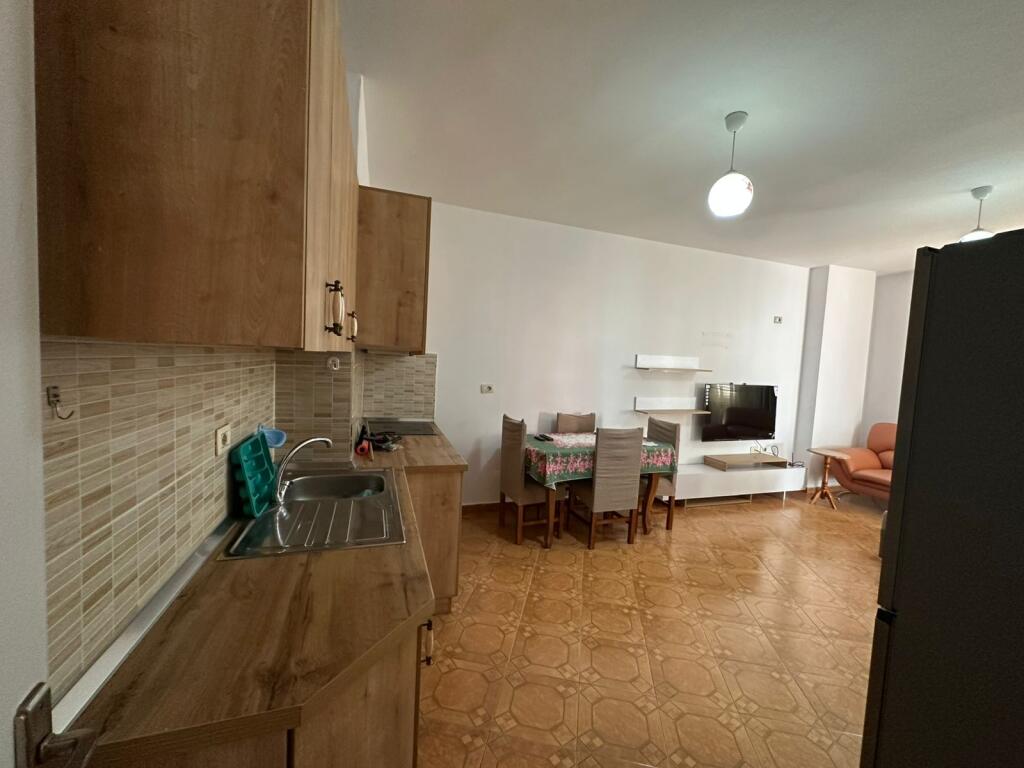 Qera , Apartament 2+1+2 ,Astir