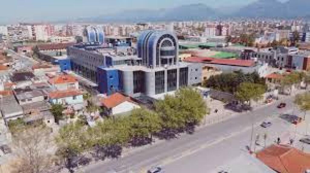 SHOP UNIT FOR SALE NEAR AMERIKAN 3