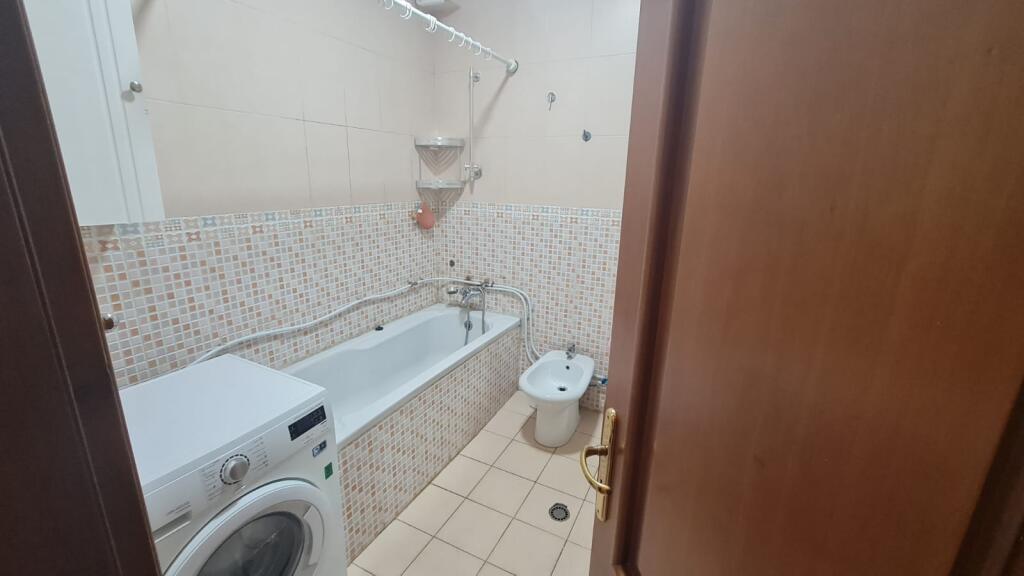 Jepet me qira 2+1 në qendër, përballë me Parlamentin