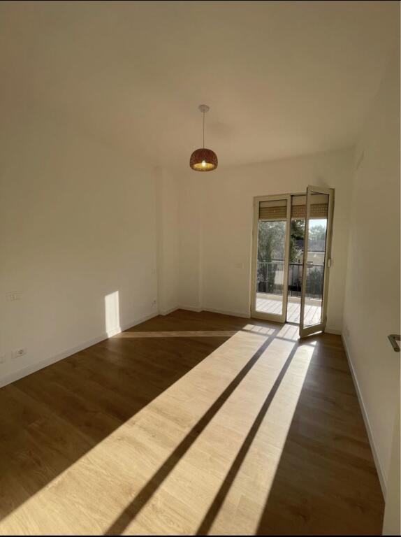 Shitet apartament 2+1 ne golem
