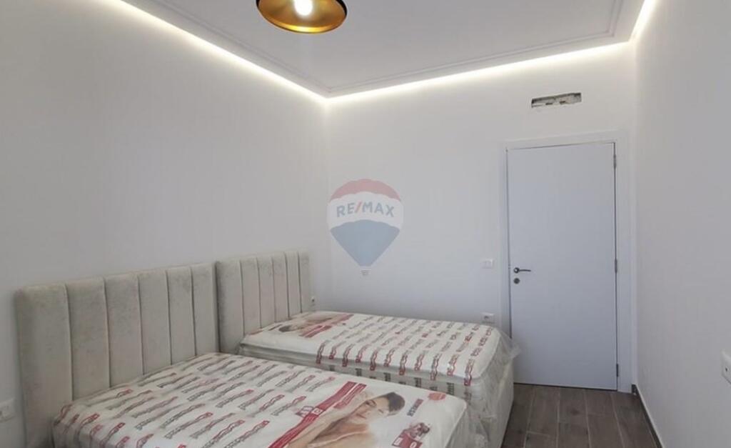 Jepet apartament me  Qira - Rruga 4 Dëshmorët, Tiranë
